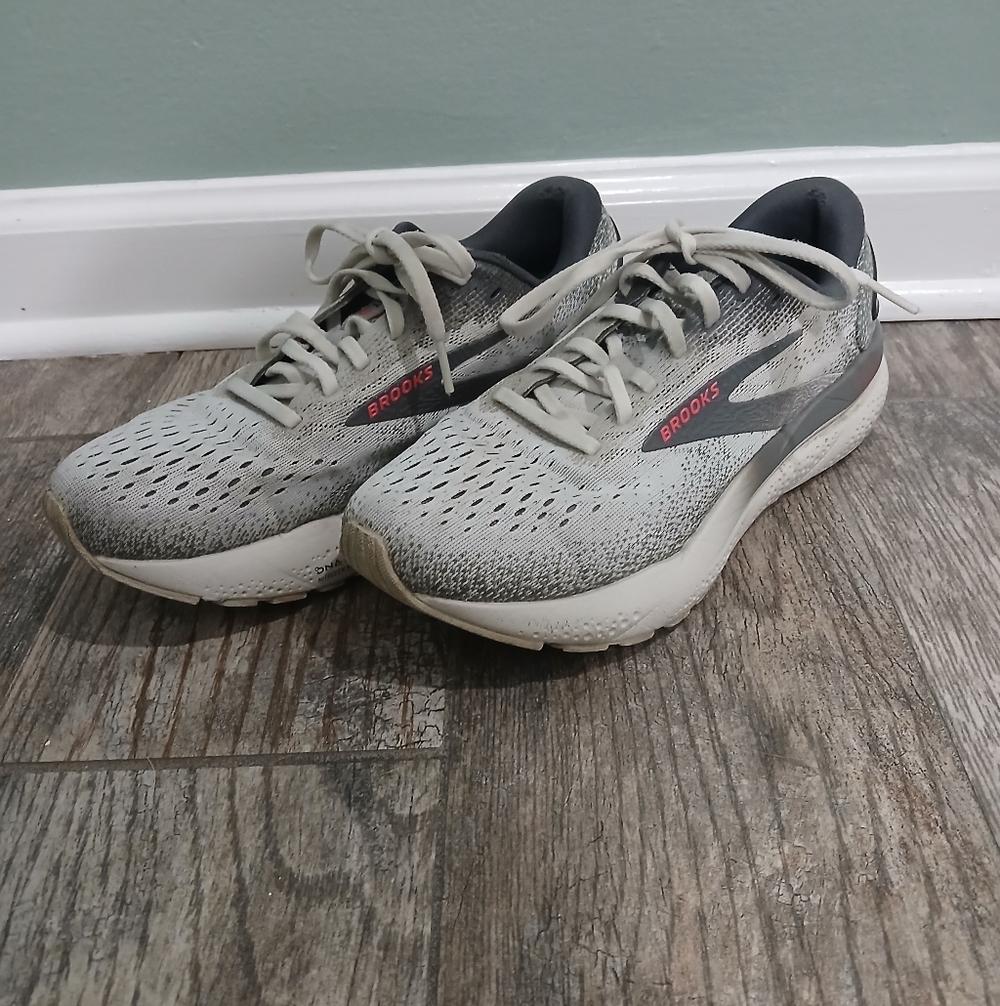 Brooks Ghost 16 Nitrogen Injected Running Shoes ~ Women’s Size 8